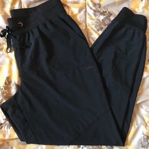 The CUTEST sporty Reebok jogger pants! Fit like L